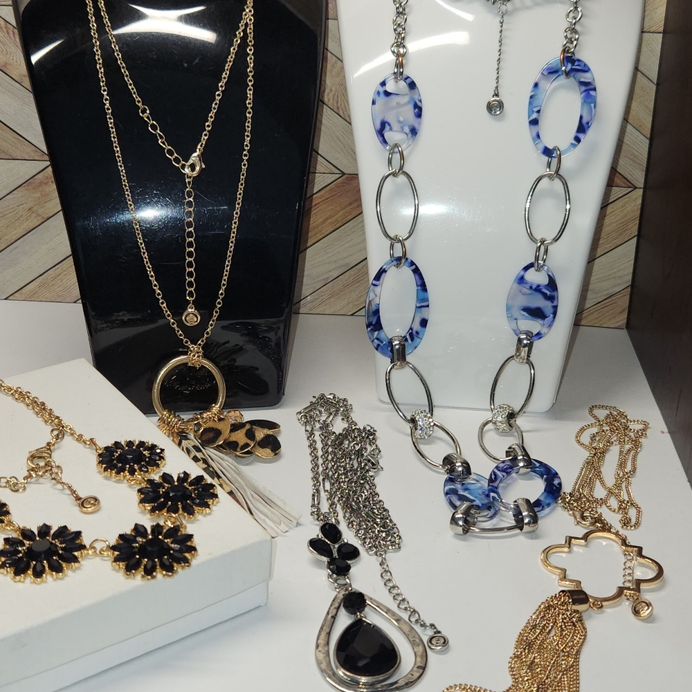 #3 SIGNED 1946 LOT OF 5 BEAUTIFUL NECKLACE, EXCELLENT CONDITION